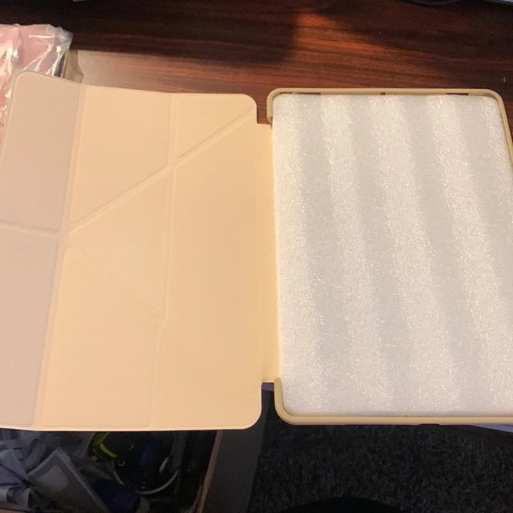 NWOT Cute sleek Case compatible with IPad 10.2